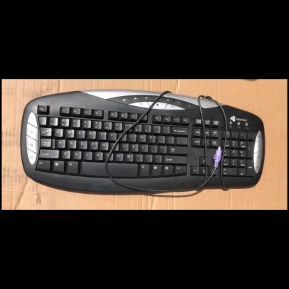 Gateway Wired Computer Keyboard KB-0401 Black/Silver
Measures: 19.75” W … - Picture 10 of 10